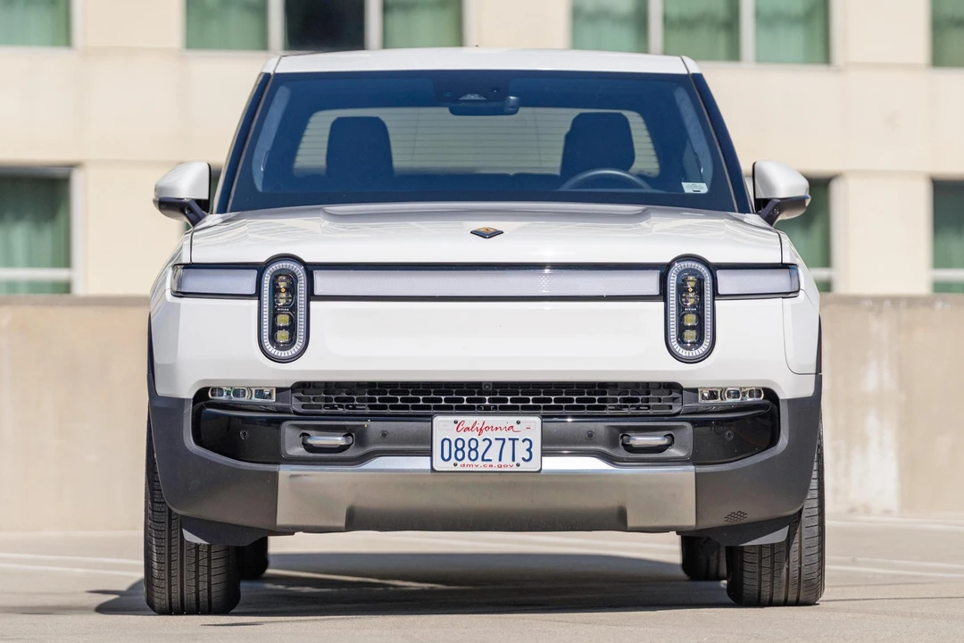 2023 Rivian R1T - Image 2 of 31