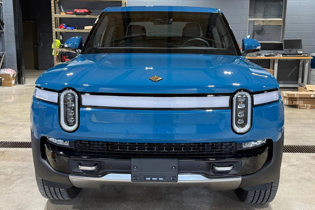 2023 Rivian R1T - Image 2 of 31
