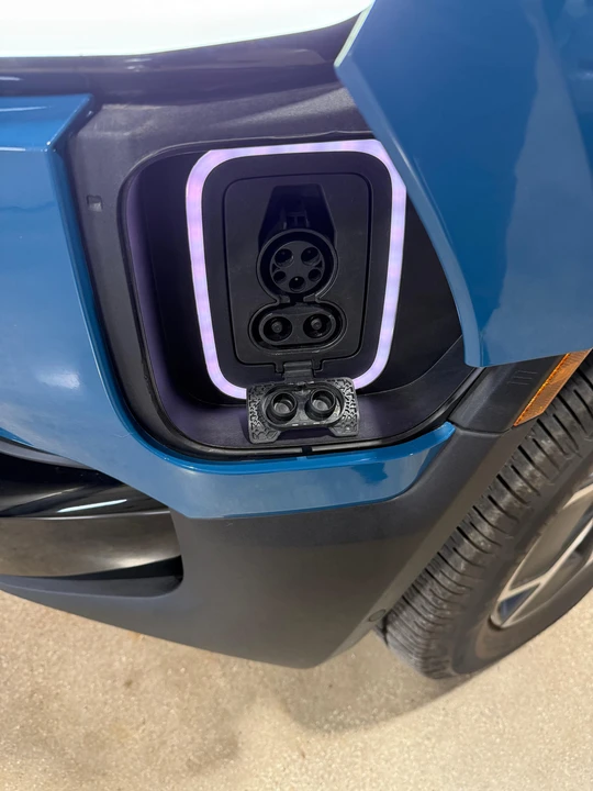 2023 Rivian R1T - Image 18 of 31