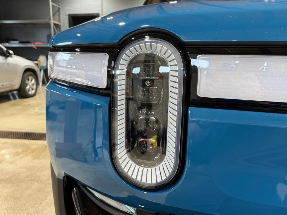2023 Rivian R1T - Image 13 of 31