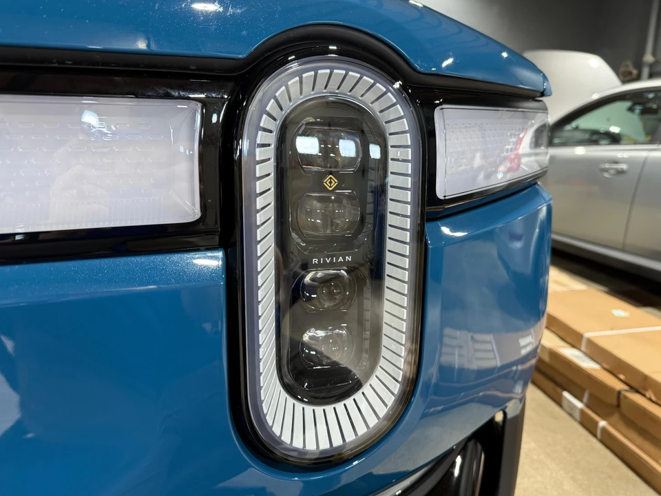 2023 Rivian R1T - Image 16 of 31