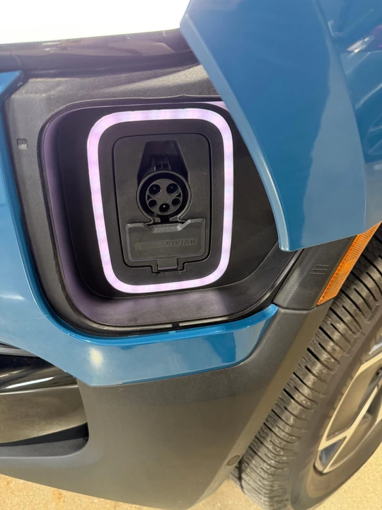 2023 Rivian R1T - Image 19 of 31