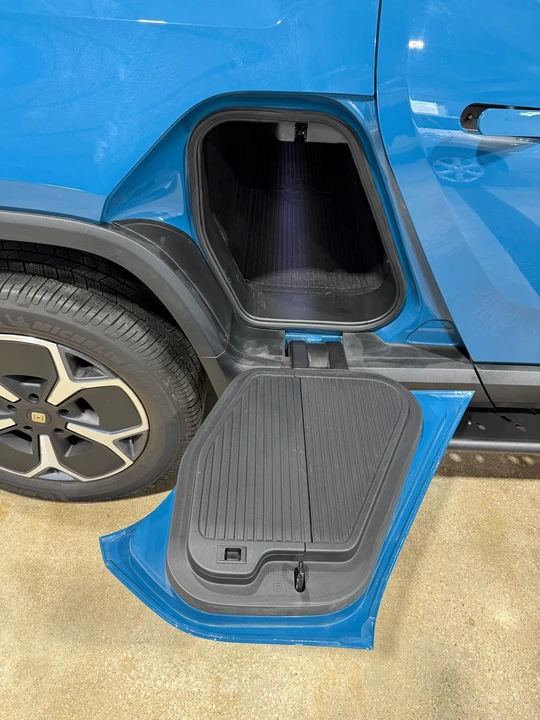 2023 Rivian R1T - Image 30 of 31