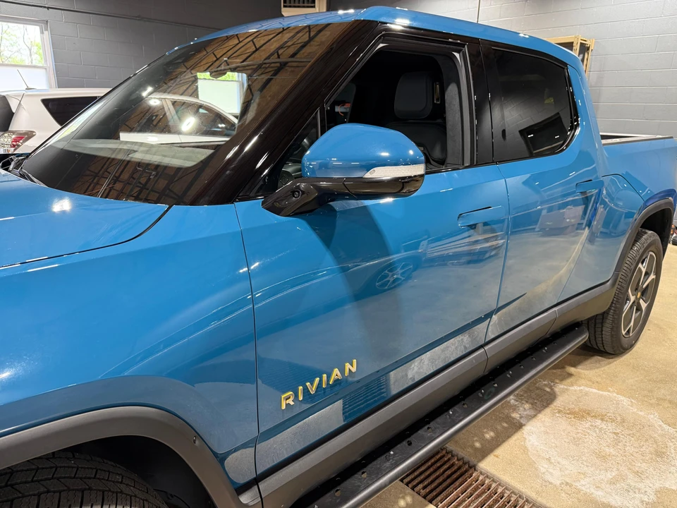 2023 Rivian R1T - Image 20 of 31