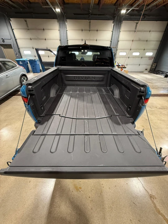 2023 Rivian R1T - Image 25 of 31