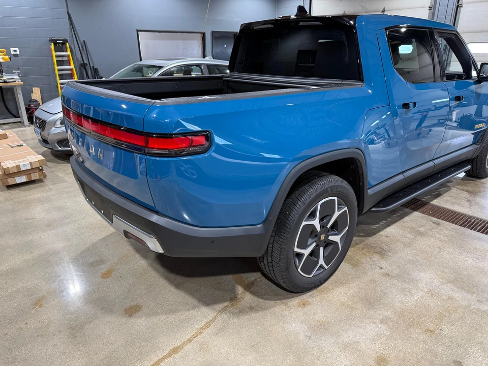 2023 Rivian R1T - Image 28 of 31