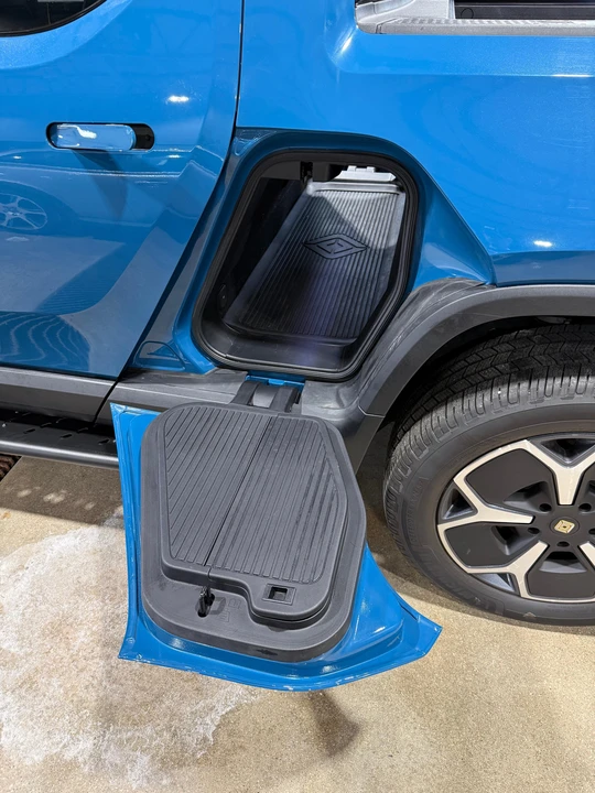 2023 Rivian R1T - Image 22 of 31