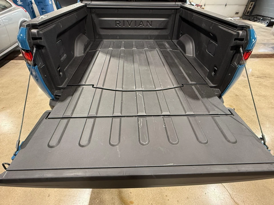 2023 Rivian R1T - Image 26 of 31