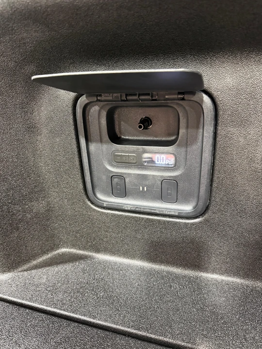 2023 Rivian R1T - Image 27 of 31