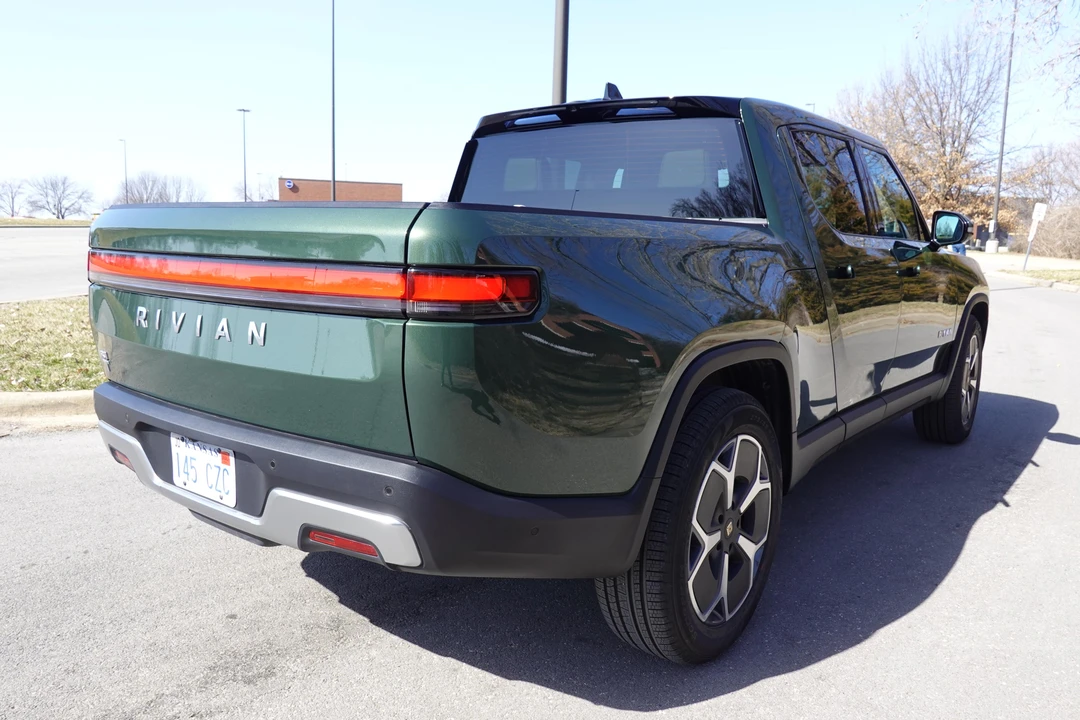 2023 Rivian R1T - Image 26 of 31