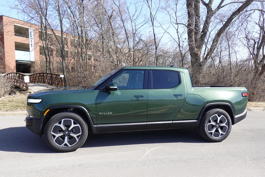2023 Rivian R1T - Image 17 of 31