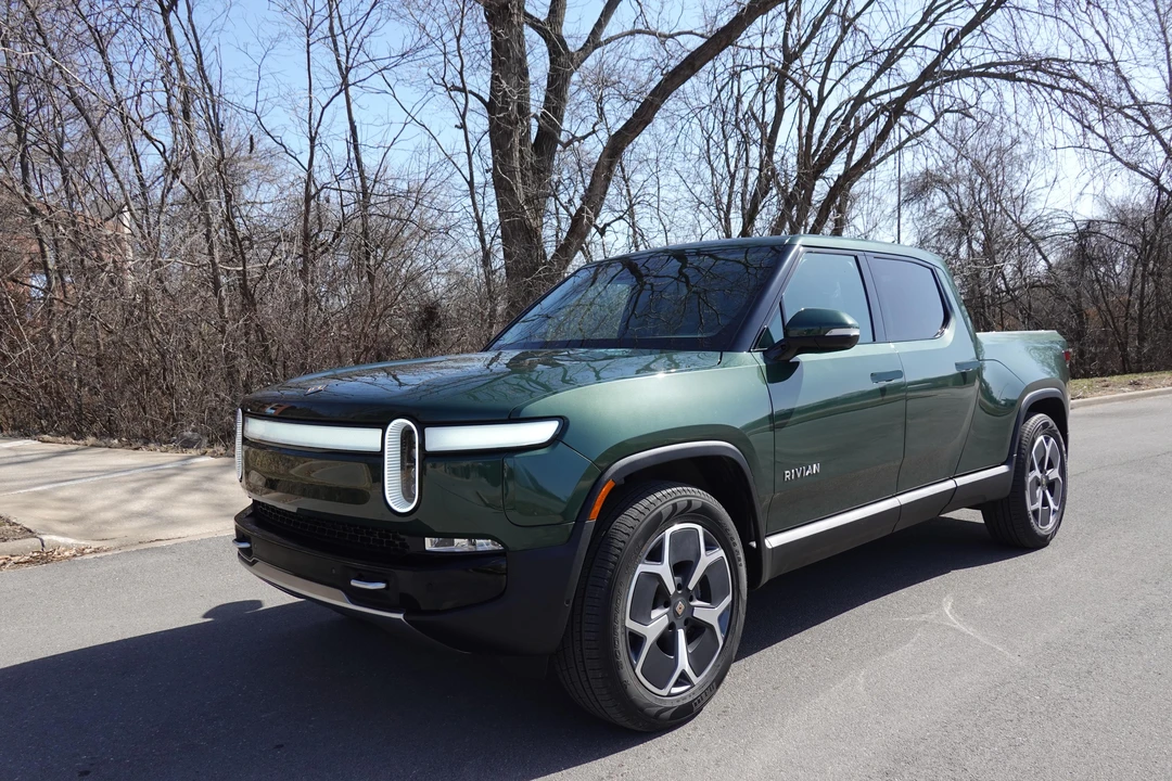 2023 Rivian R1T - Image 15 of 31
