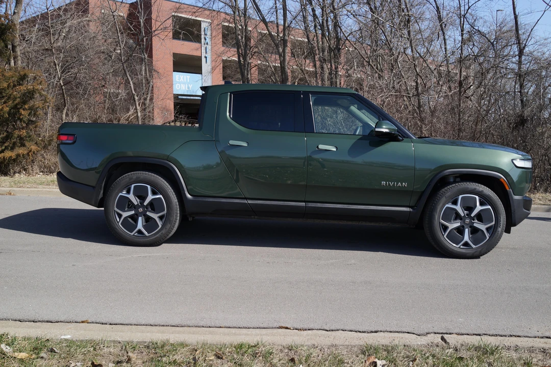 2023 Rivian R1T - Image 30 of 31