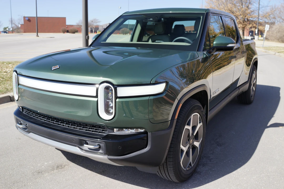 2023 Rivian R1T - Image 12 of 31