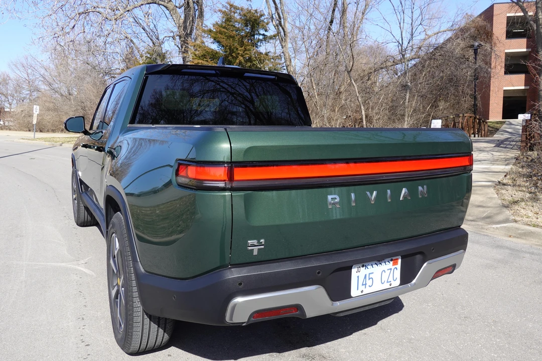 2023 Rivian R1T - Image 22 of 31