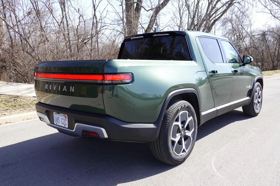 2023 Rivian R1T - Image 27 of 31