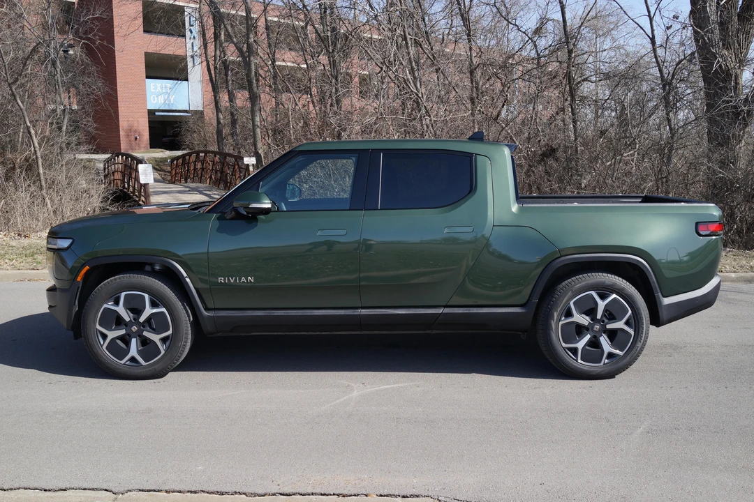 2023 Rivian R1T - Image 18 of 31