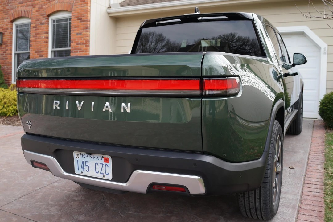 2023 Rivian R1T - Image 25 of 31