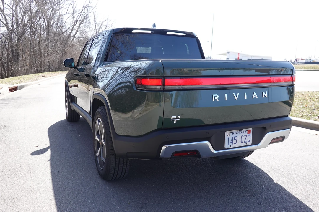 2023 Rivian R1T - Image 21 of 31