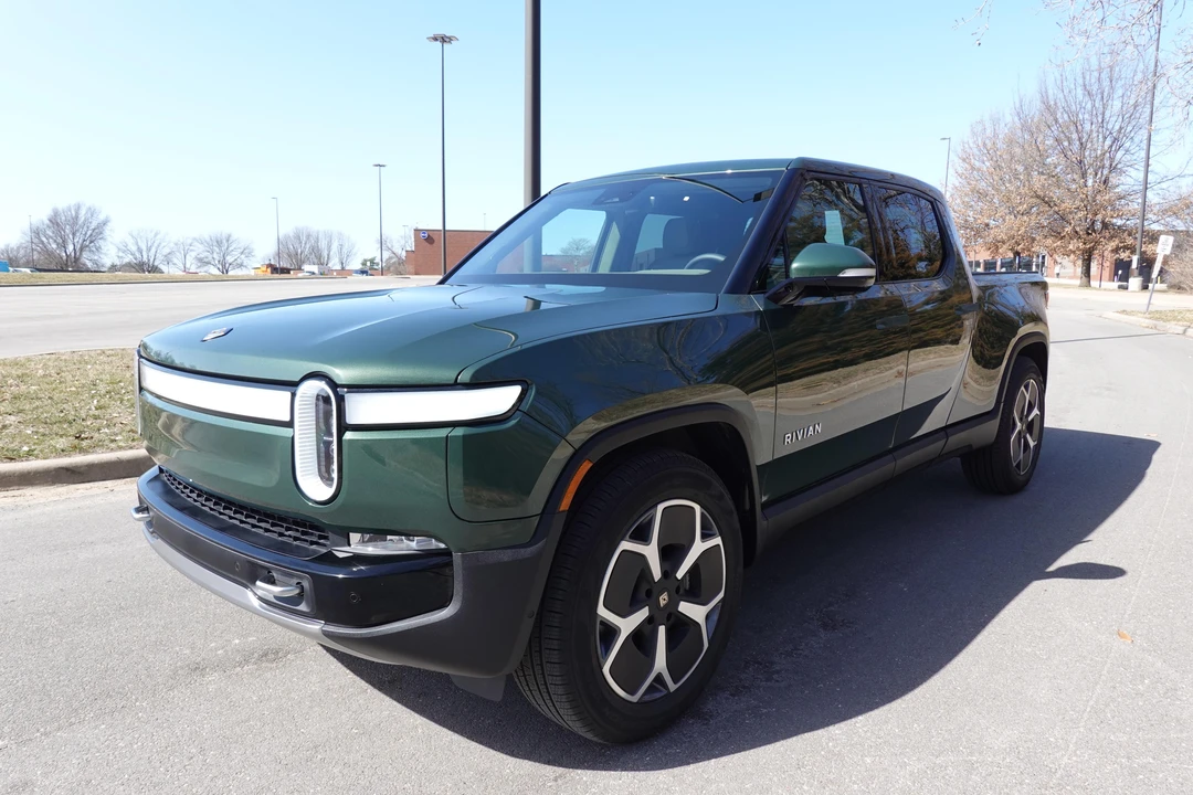2023 Rivian R1T - Image 14 of 31