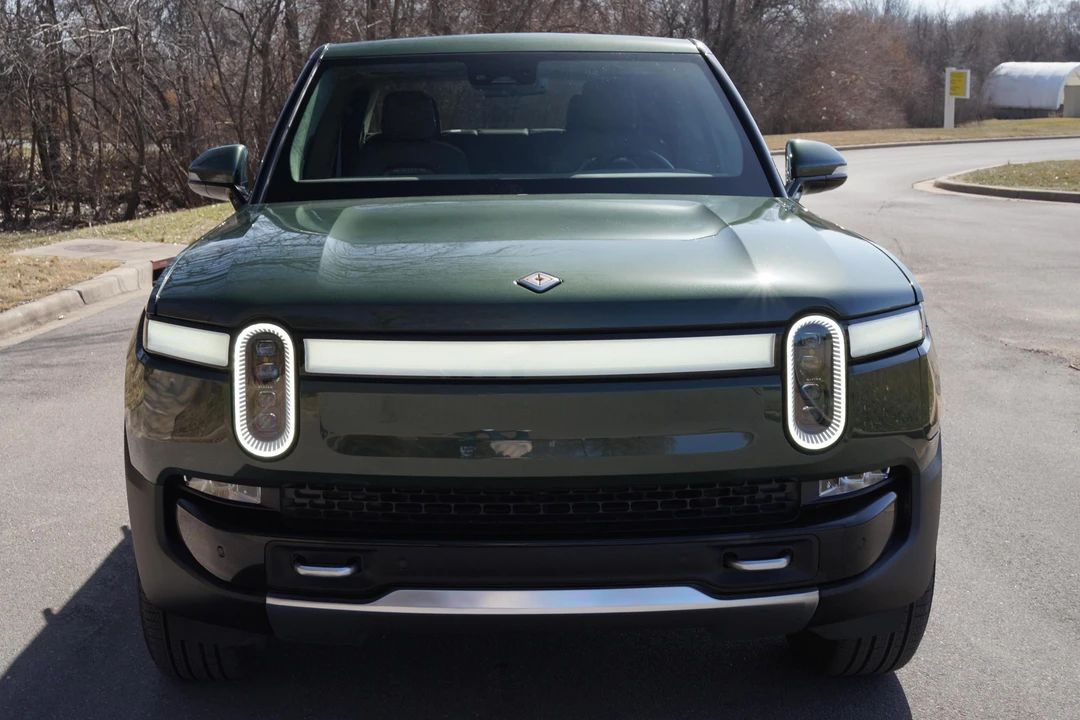 2023 Rivian R1T - Image 2 of 31