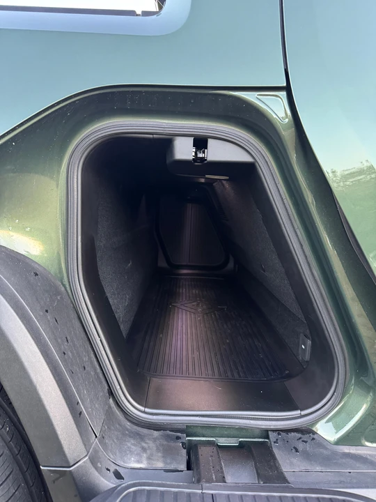 2023 Rivian R1T - Image 25 of 31