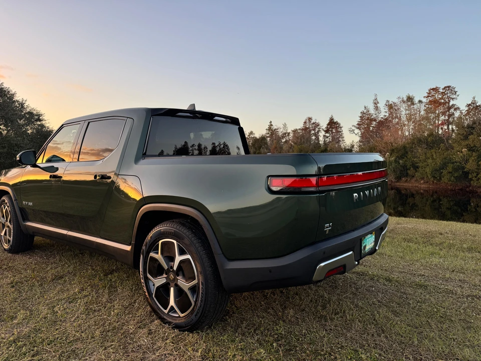 2023 Rivian R1T - Image 9 of 31