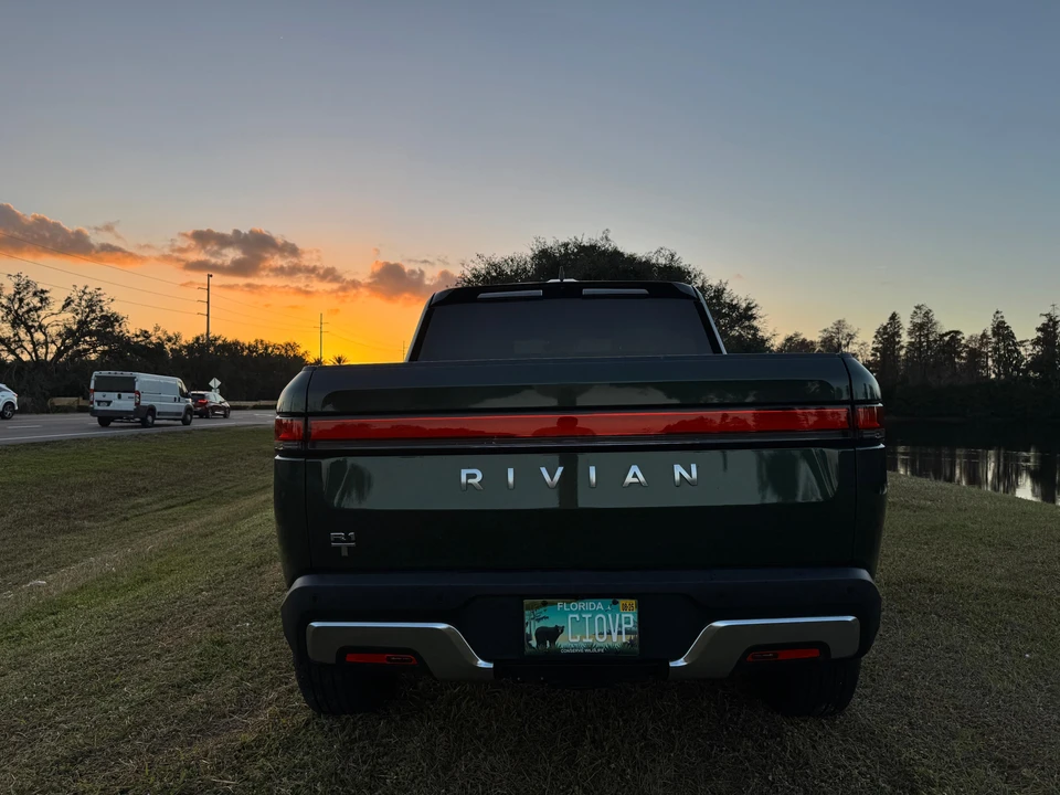 2023 Rivian R1T - Image 10 of 31