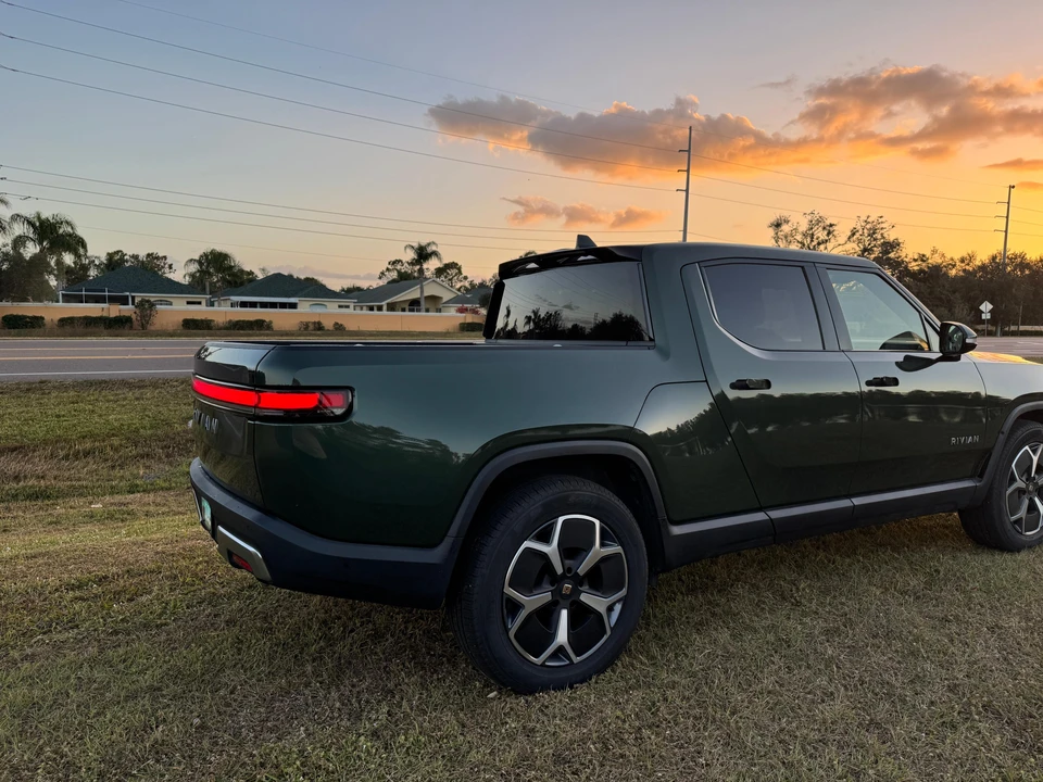 2023 Rivian R1T - Image 12 of 31