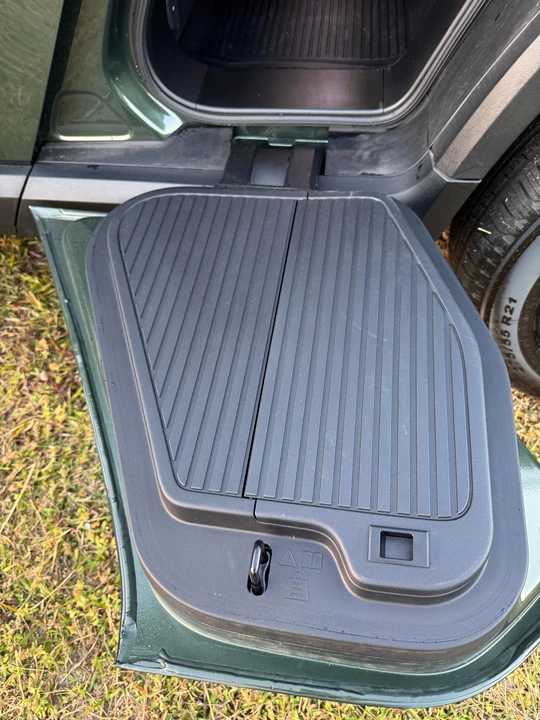 2023 Rivian R1T - Image 16 of 31