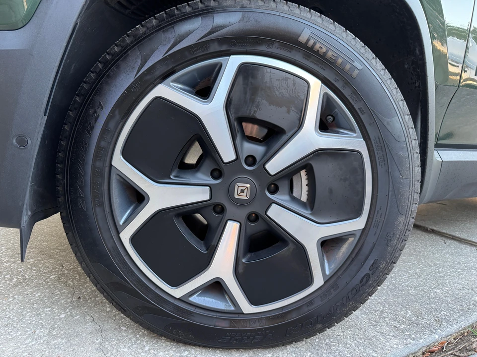 2023 Rivian R1T - Image 27 of 31