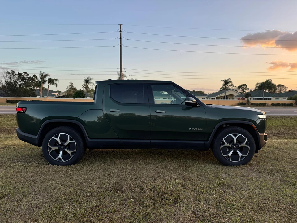 2023 Rivian R1T - Image 13 of 31