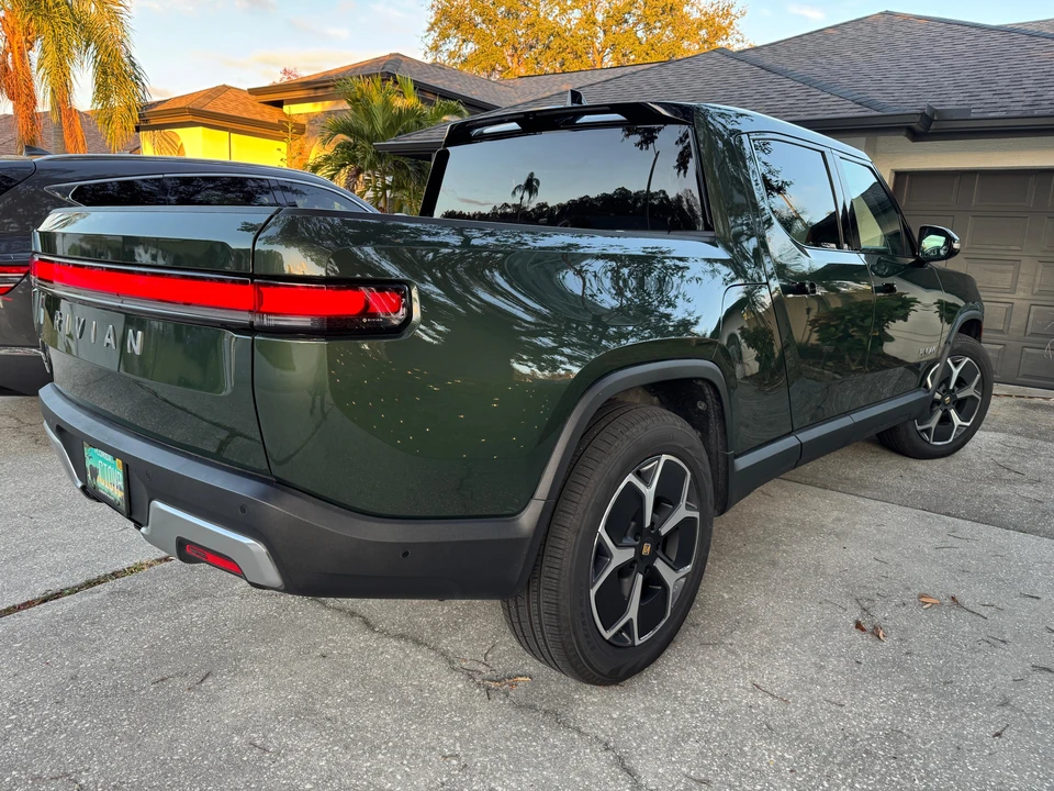 2023 Rivian R1T - Image 11 of 31