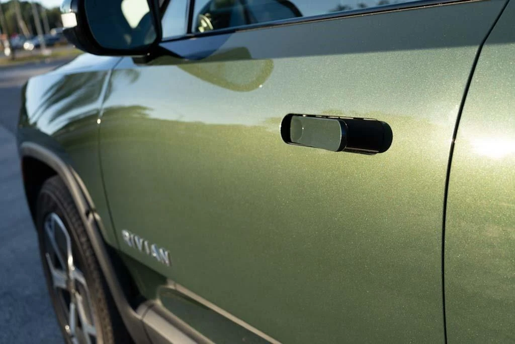 2023 Rivian R1T - Image 15 of 31