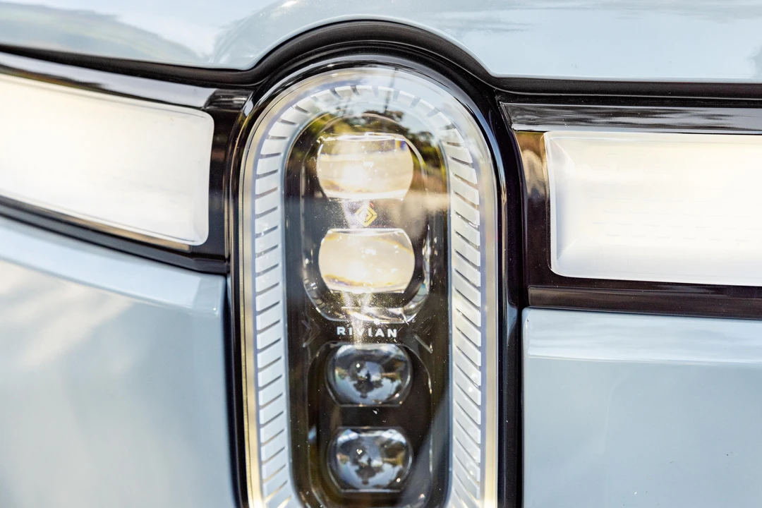 2023 Rivian R1T - Image 12 of 31