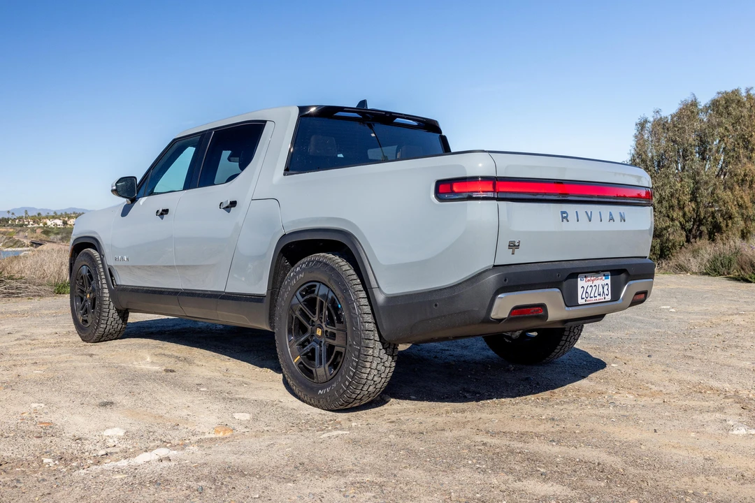 2023 Rivian R1T - Image 7 of 31