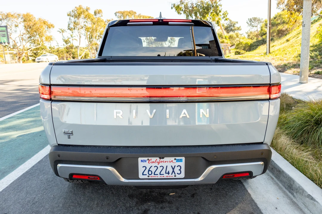 2023 Rivian R1T - Image 8 of 31