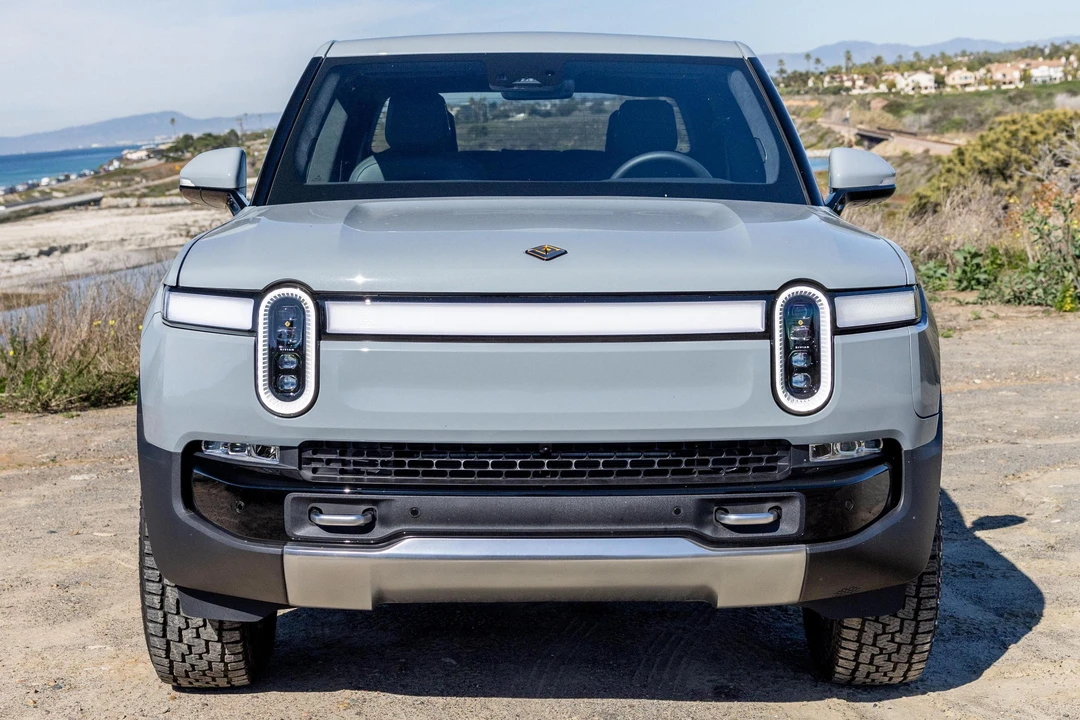 2023 Rivian R1T - Image 2 of 31