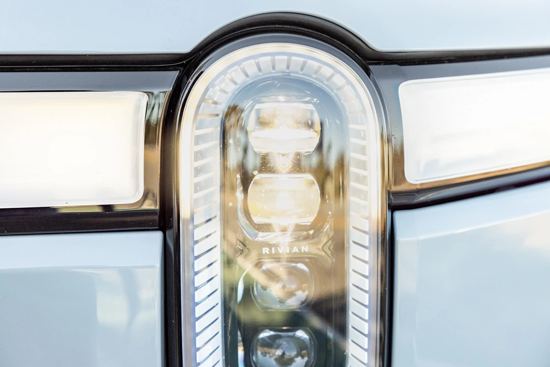 2023 Rivian R1T - Image 15 of 31