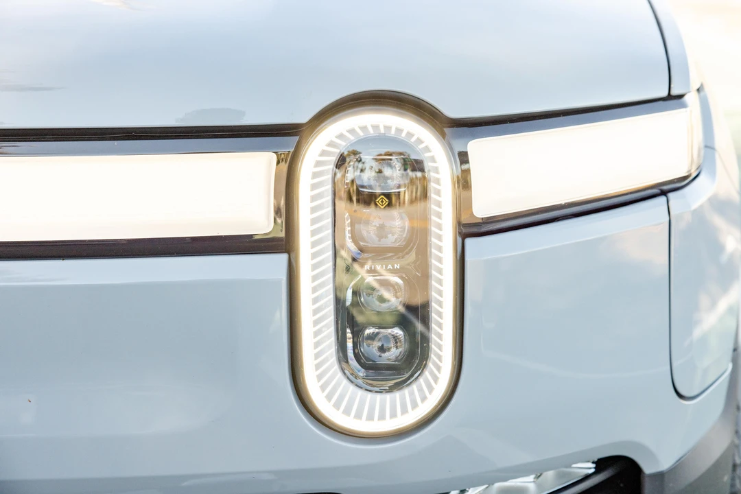 2023 Rivian R1T - Image 14 of 31
