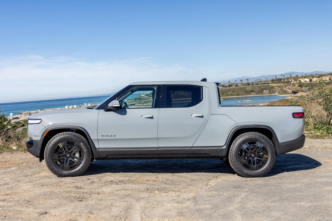 2023 Rivian R1T - Image 6 of 31