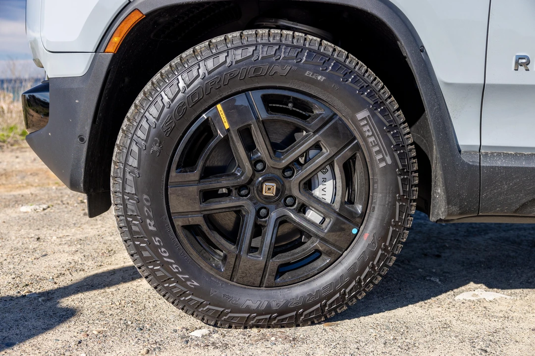 2023 Rivian R1T - Image 28 of 31