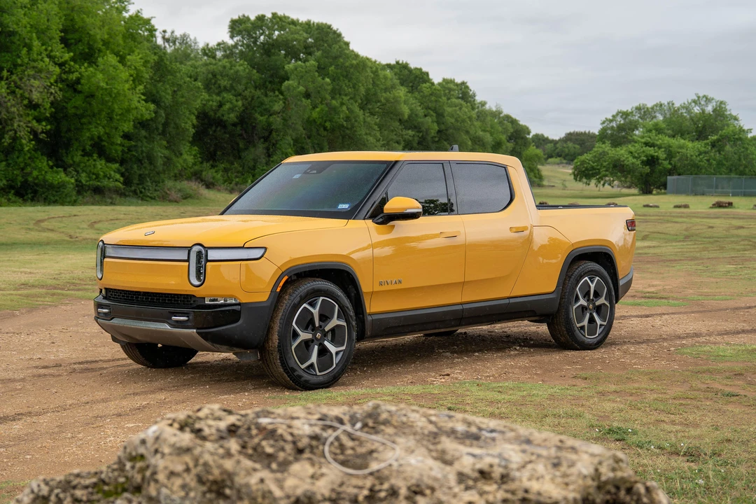 2023 Rivian R1T - Image 9 of 31