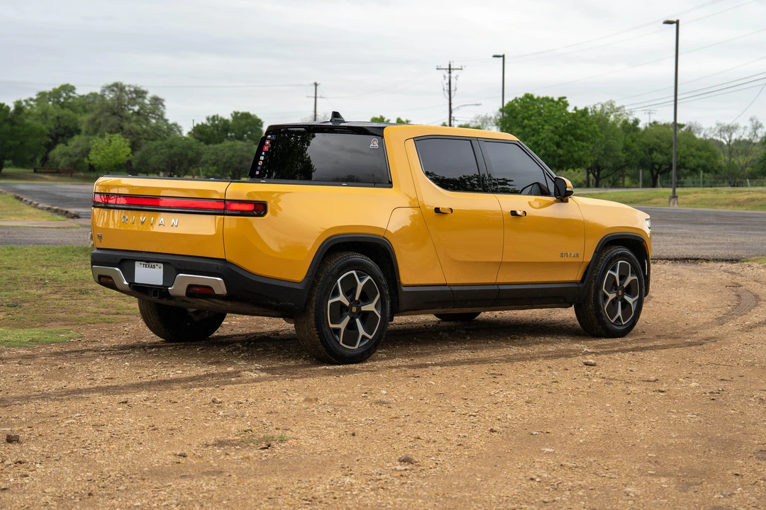 2023 Rivian R1T - Image 13 of 31