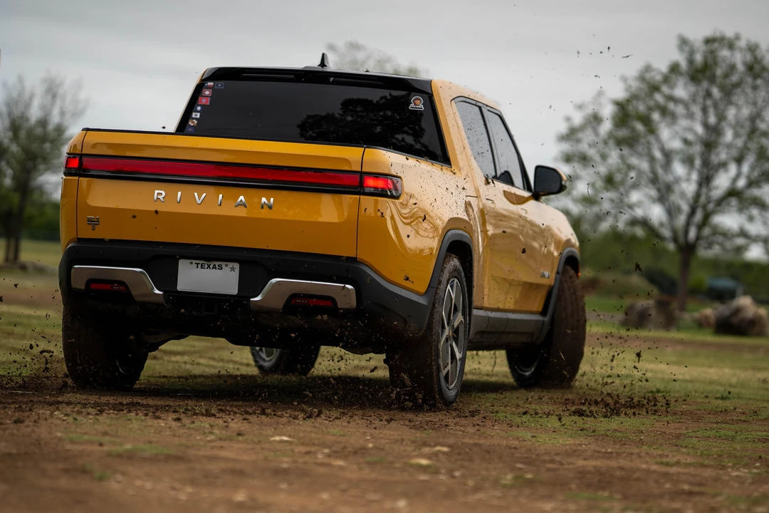 2023 Rivian R1T - Image 16 of 31