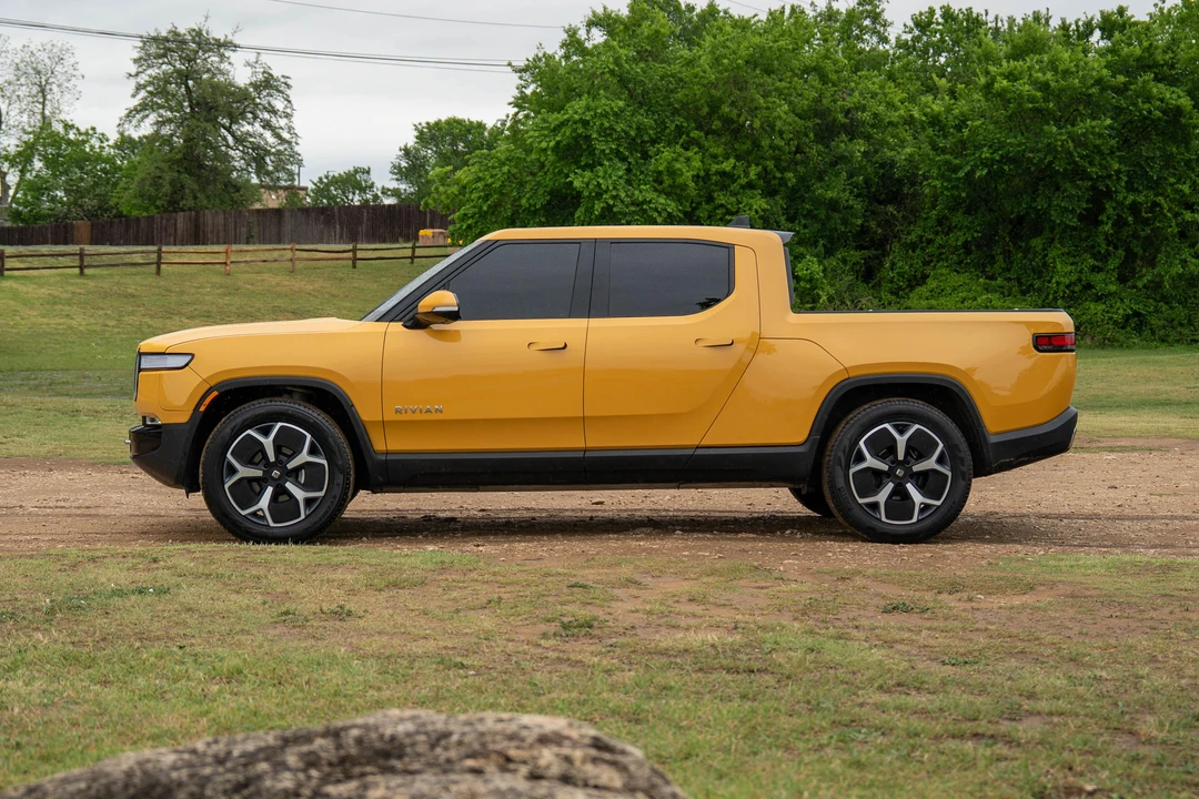 2023 Rivian R1T - Image 11 of 31
