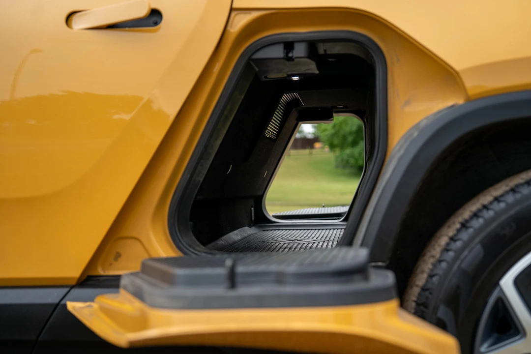 2023 Rivian R1T - Image 25 of 31