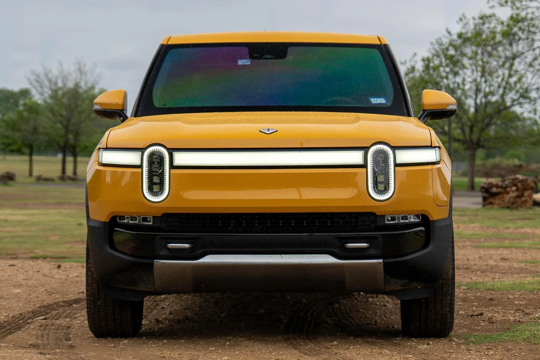 2023 Rivian R1T - Image 2 of 31