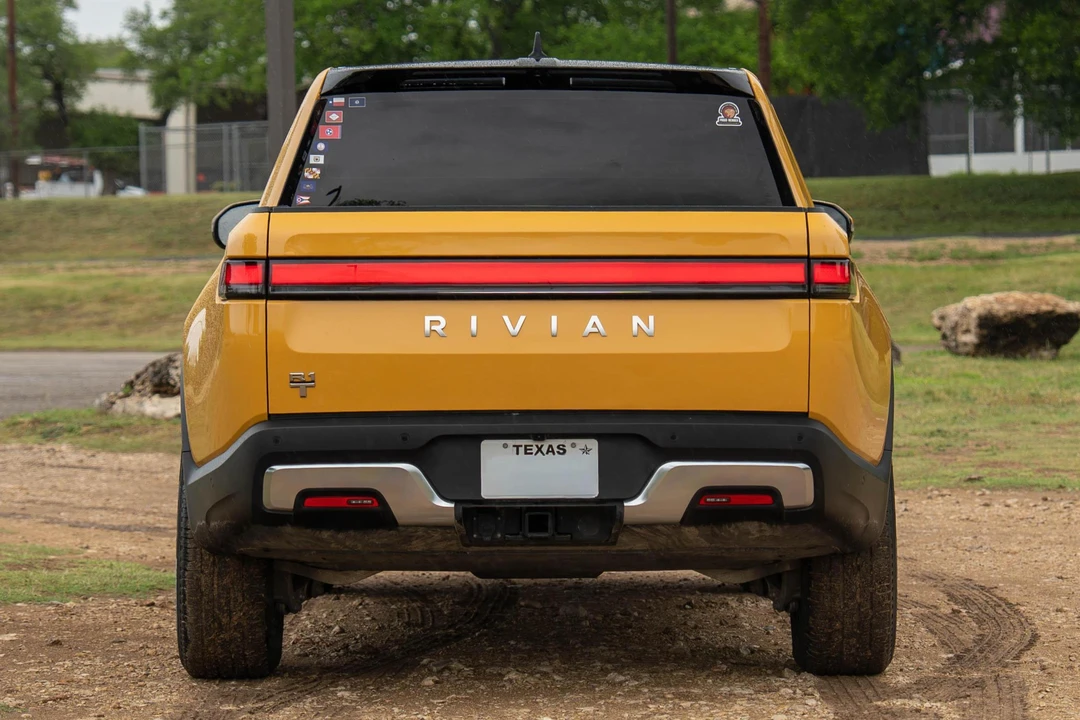 2023 Rivian R1T - Image 5 of 31