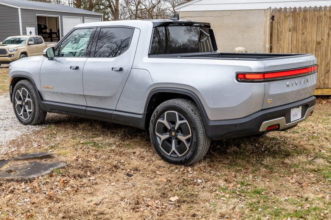 2023 Rivian R1T - Image 5 of 31
